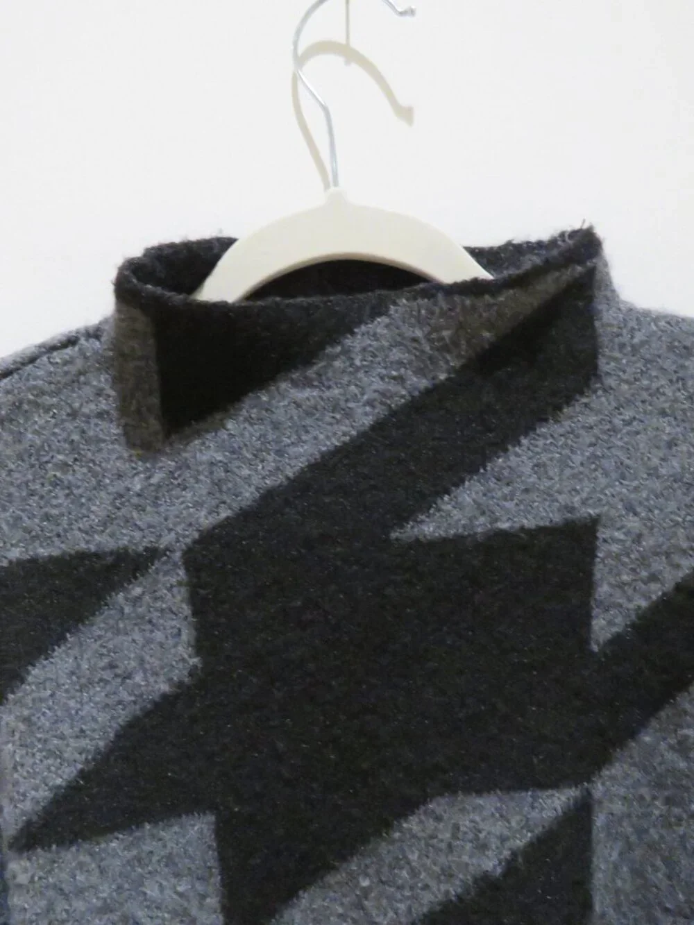 EVEREVE Brielle Large Houndstooth Pullover Mock Neck Sweater Medium Soft Comfy - Picture 4 of 14